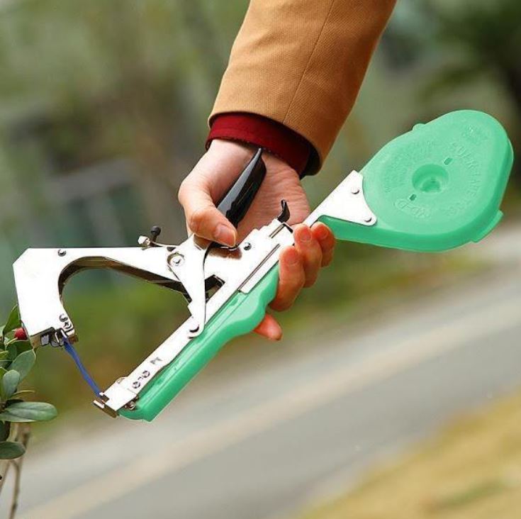 Pachet complet: Aparat pentru legat vita de vie si legume + 10.000 capse + 20 role de banda, garantie 36 luni